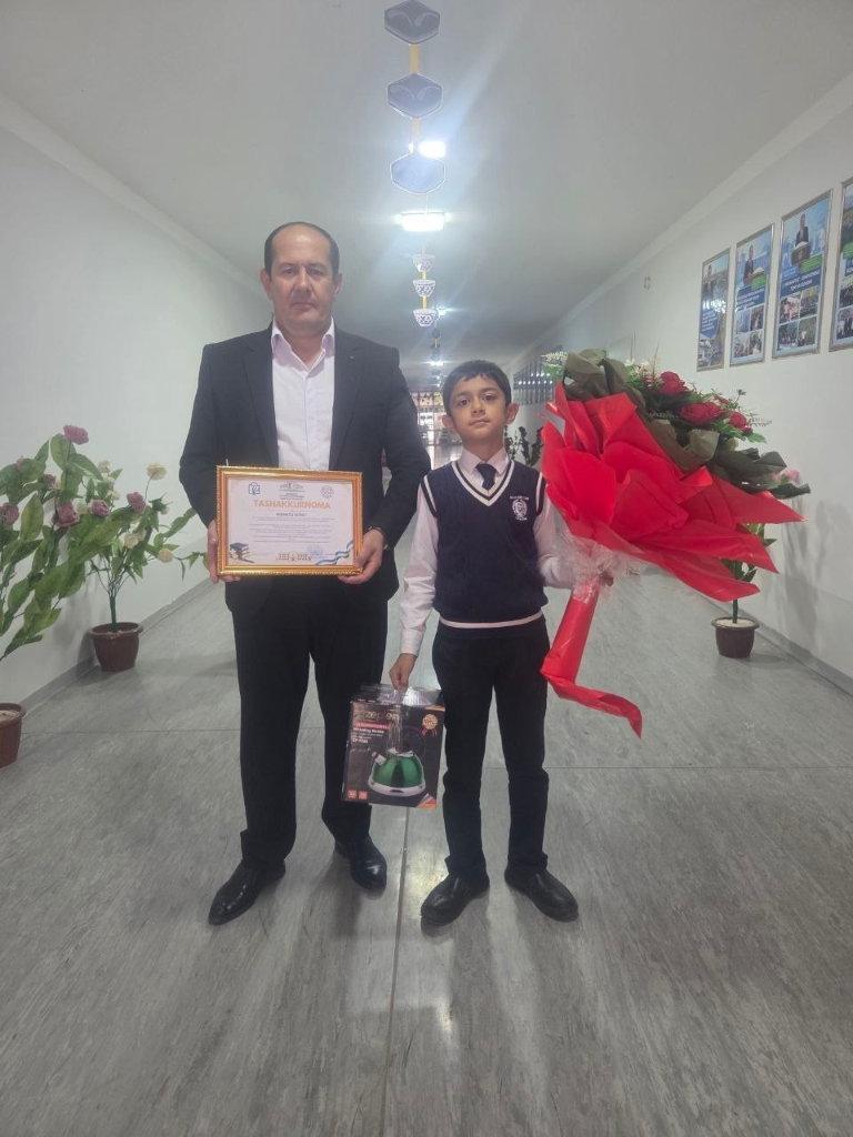 #Ustozimga_rahmat: Maktab direktori va o‘quvchining bayramona tayyorgarligi
